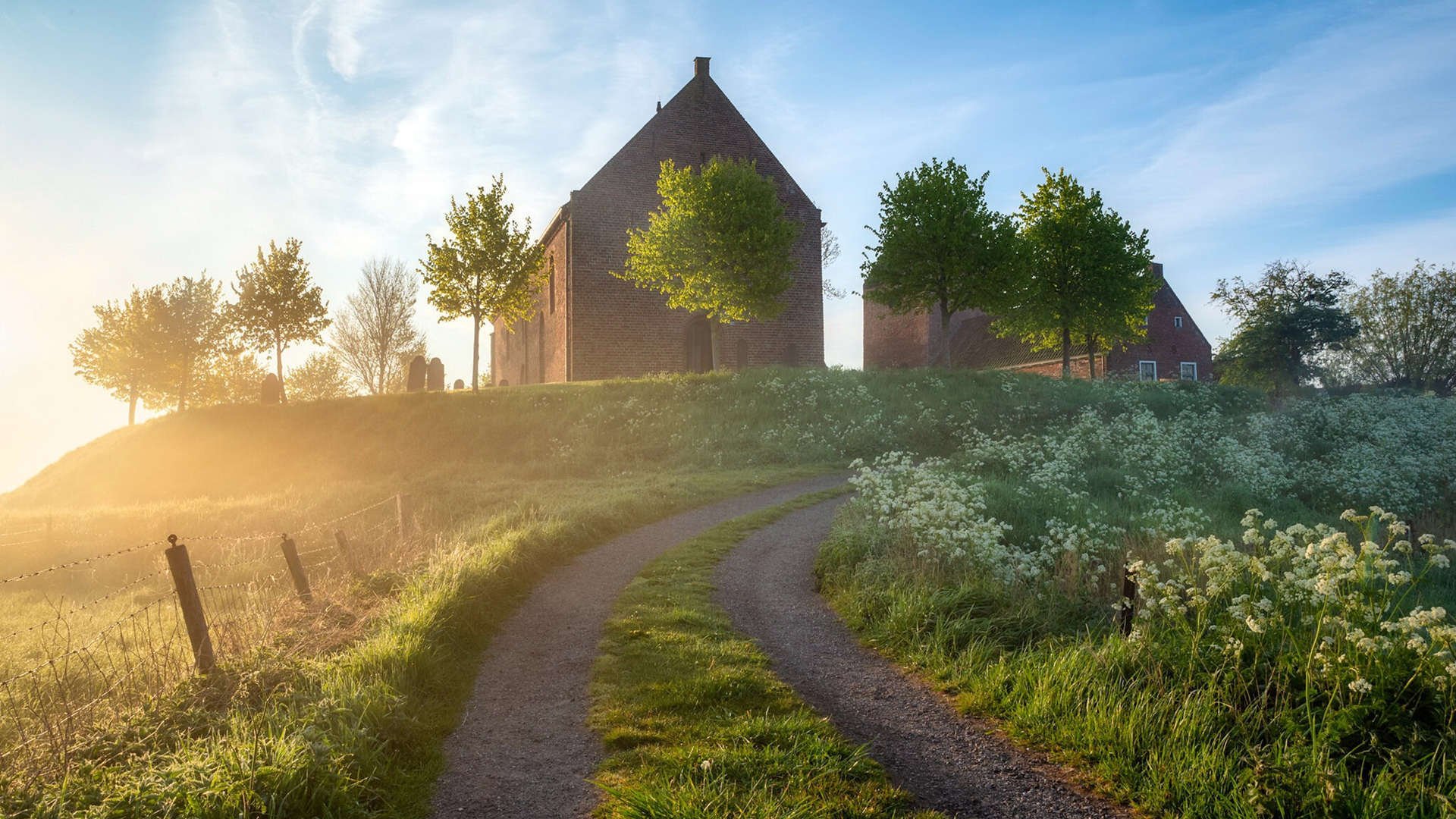 “武汉马拉松赛场：挑战自我，打破极限”