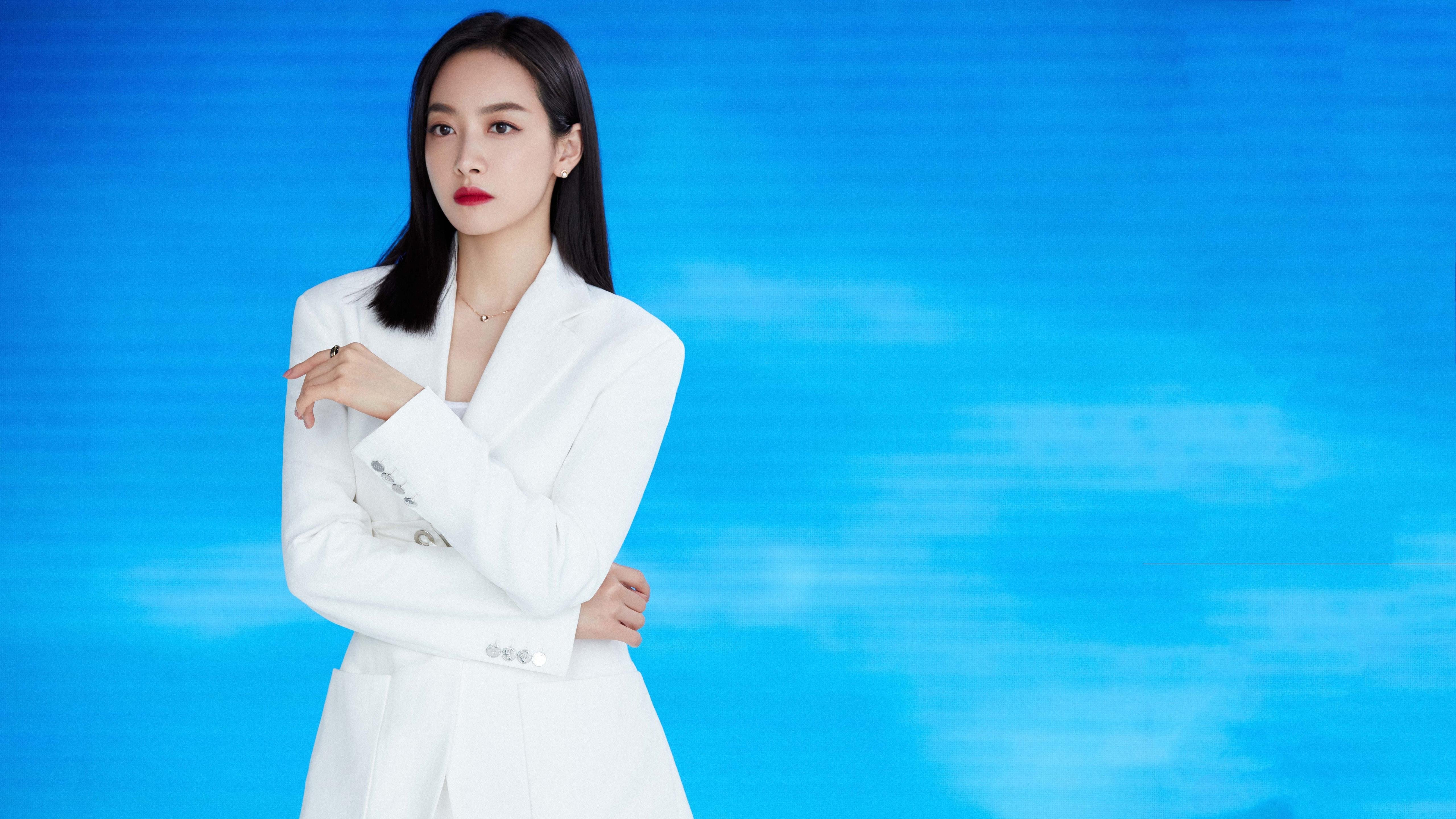 女子篮球注重培养控球后卫发展战术核心，篮球后卫控球训练