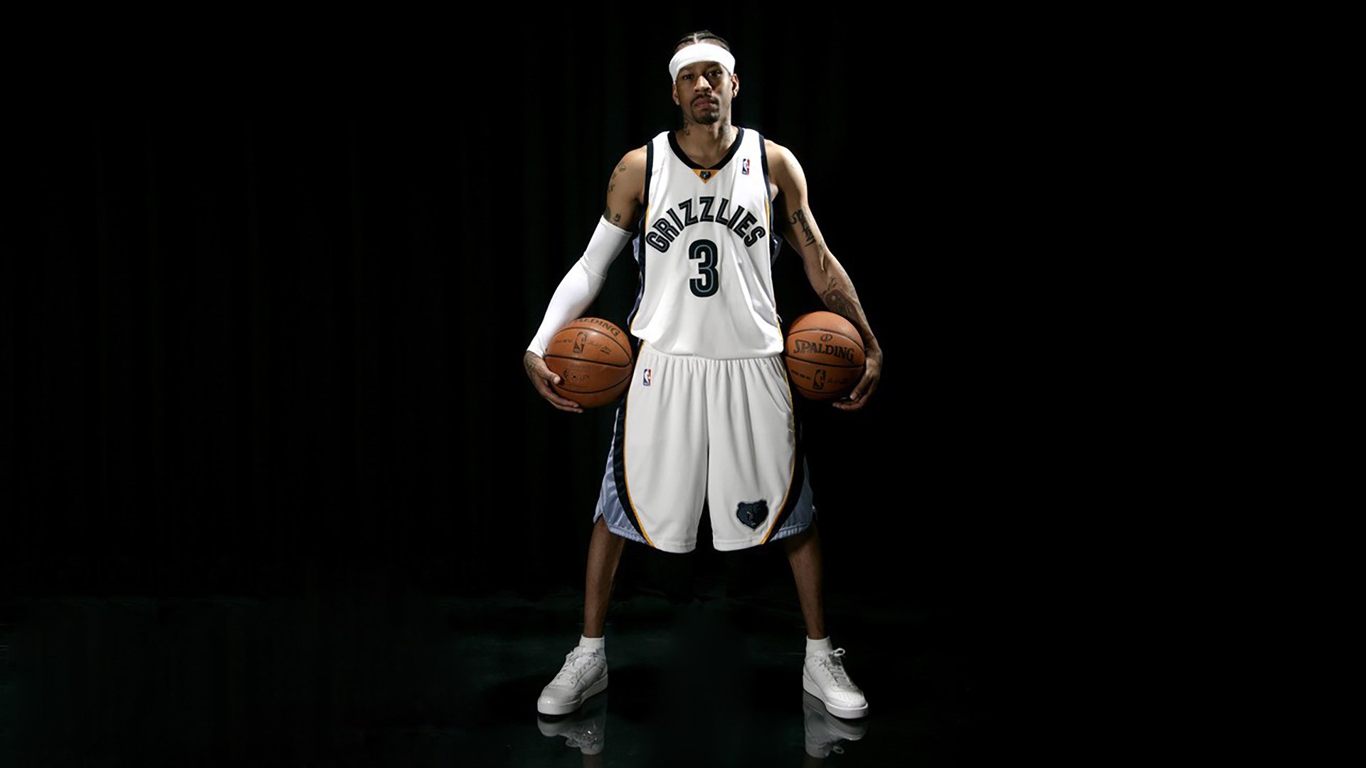 im体育官网入口-湖人后卫展示控球技巧连续摆脱三名防守者，湖人后卫展示控球技巧连续摆脱三名防守者