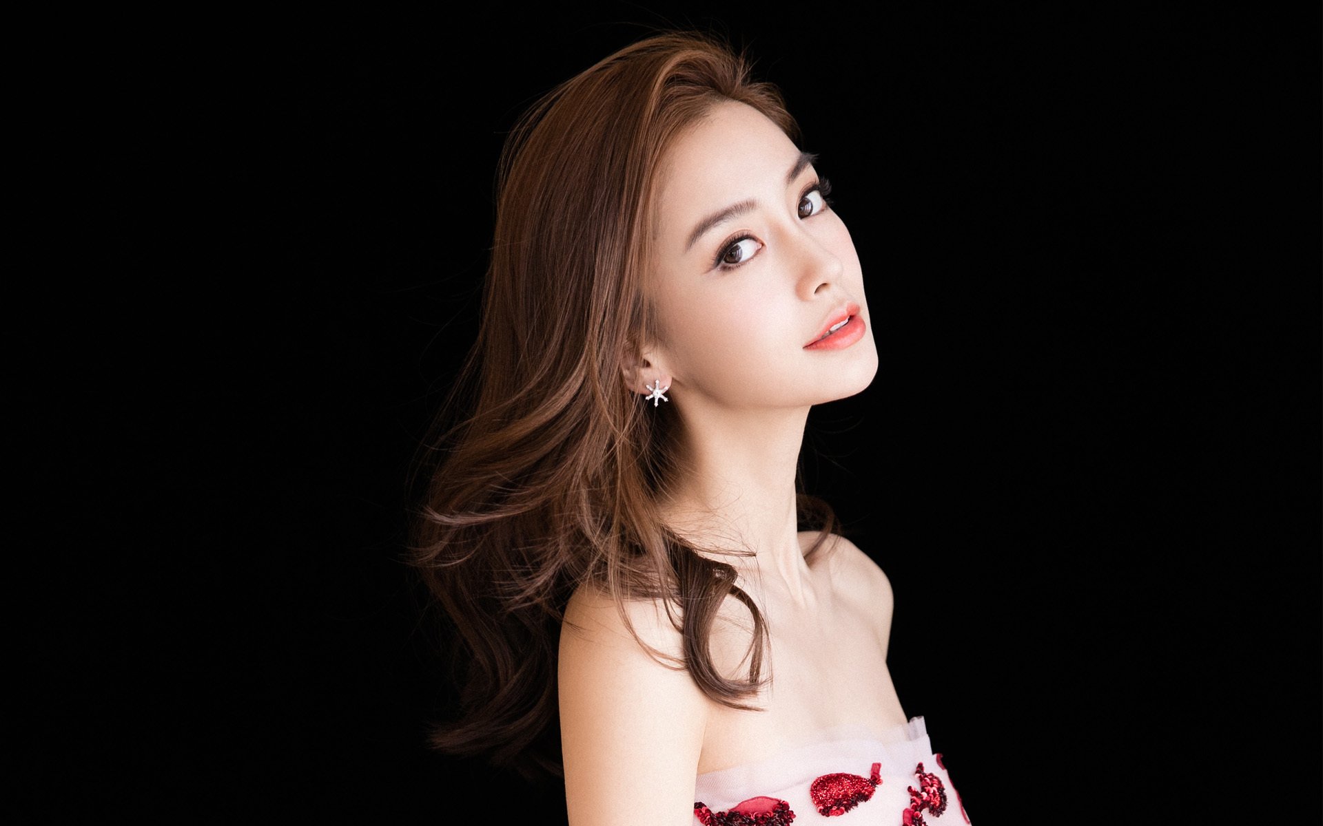 im体育平台官网-雷霆小前锋新造型引球迷热议，雷霆队小前锋